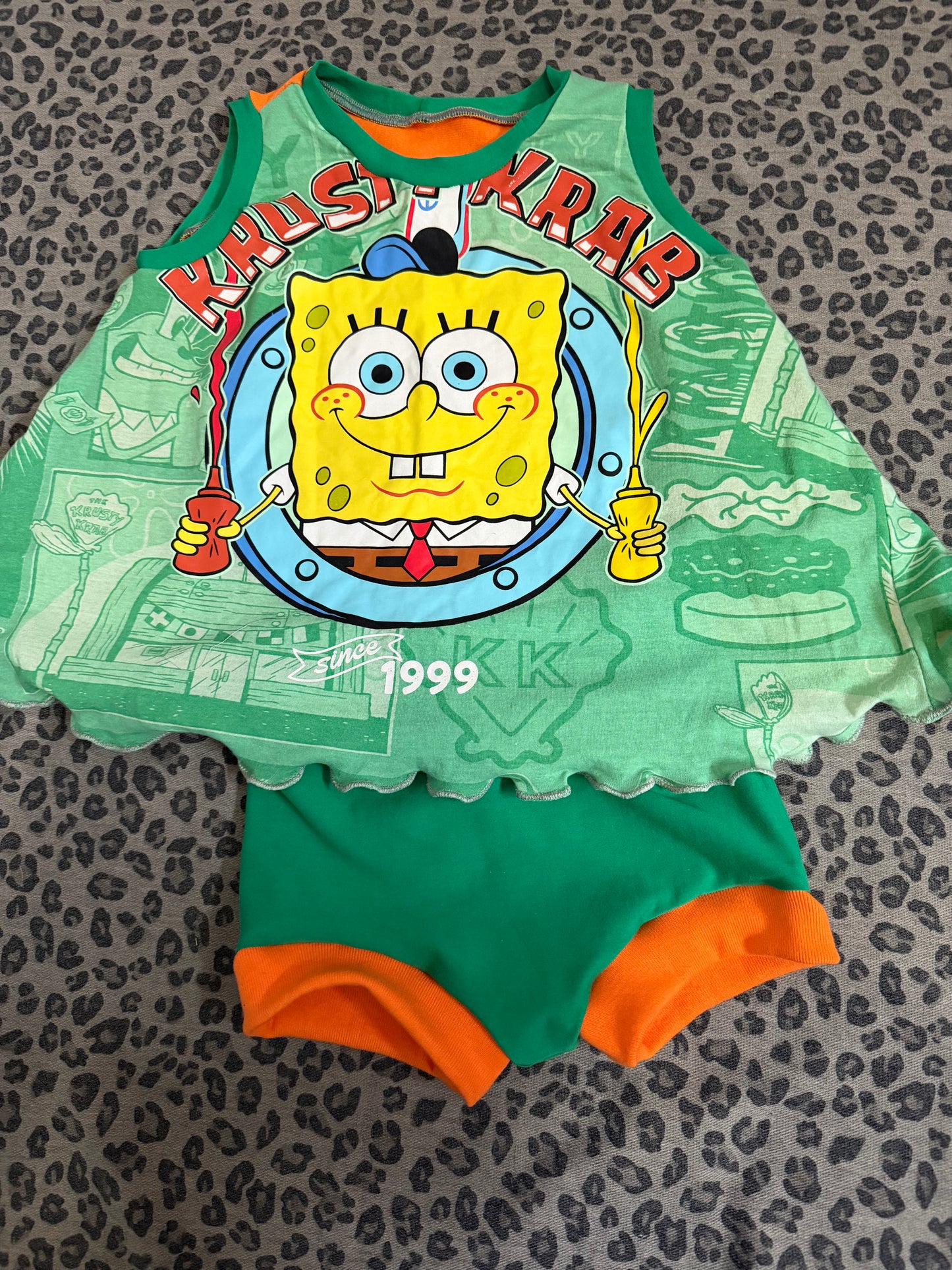 Hamburger outfit! Size 5